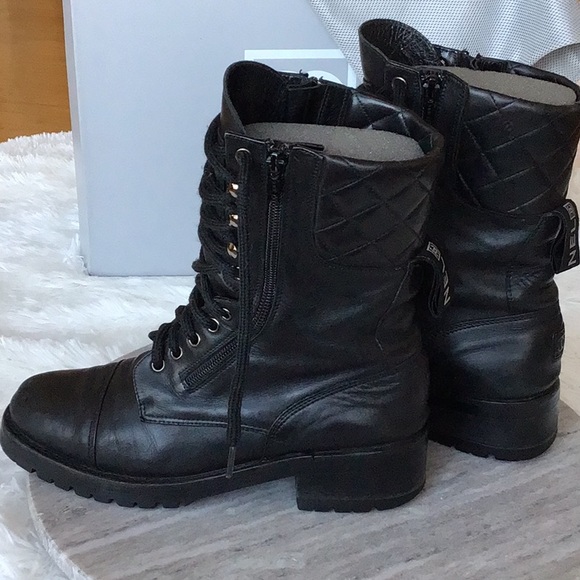 CHANEL VINTAGE BLACK LEATHER LACE UP COMBAT BOOTS. SIZE 38 ( US SIZE 8 ). - Picture 10 of 13